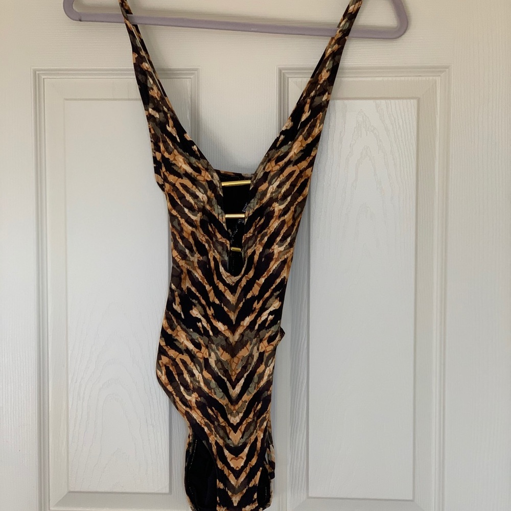 New w/o tags one piece bathing suit